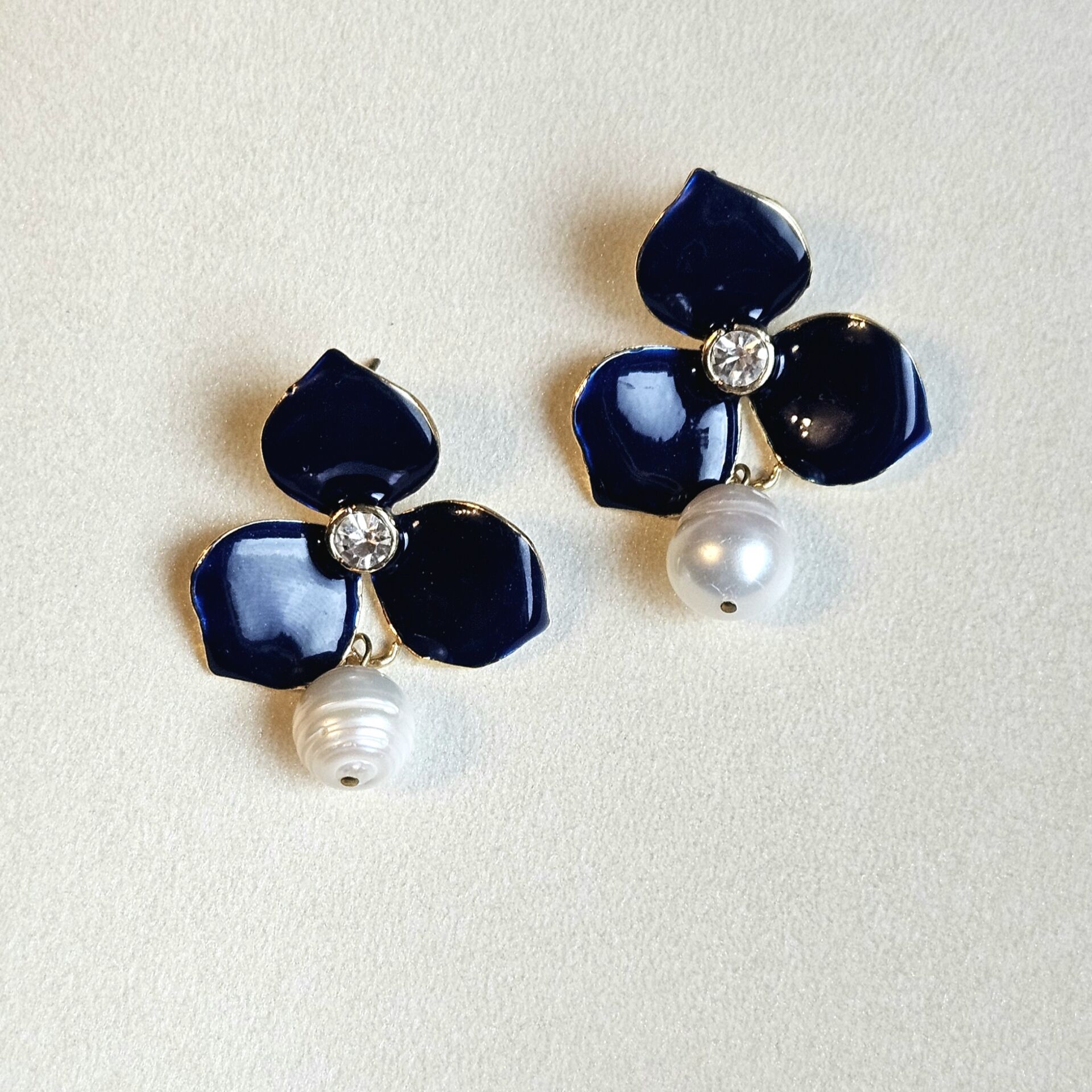 Moonflower İnci Küpe