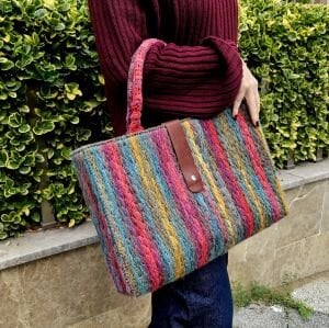 Çok Renkli Yünlü Örgü Omuz Çantası